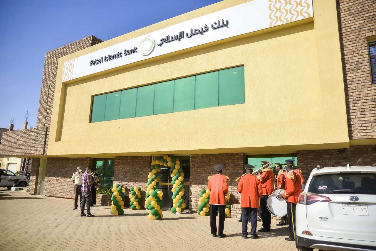 البنك يفتتح مكتب صرف الشفاء وفرع المنطقة الصناعية بحري بعد إعادة تأهيله